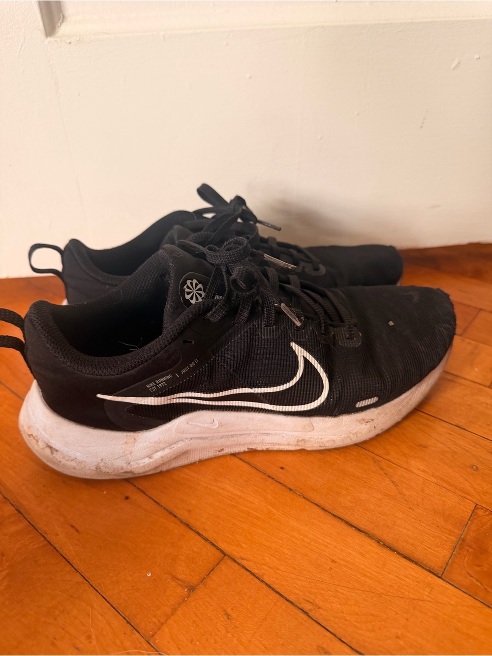Nike - Picture 2 of 5
